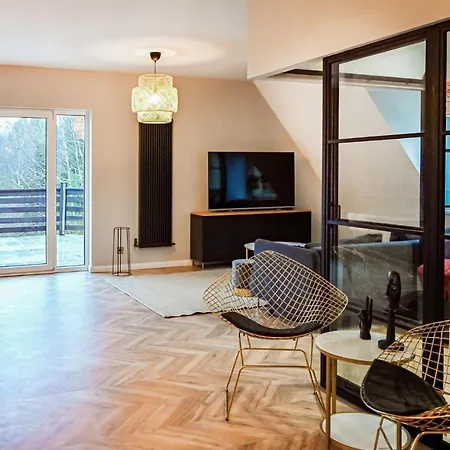 2 Bedroom Cozy In アパート